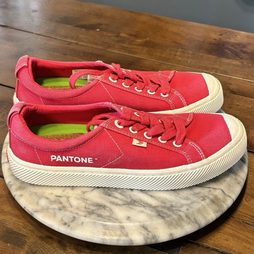 Cariuma Pantone Red Sneakers Canvas Lace Up Shoes Women Sz 9 EU 40 Men 7.5